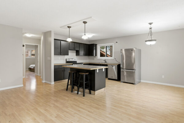 5187 Chute Lake Cres