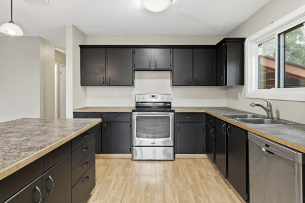 5187 Chute Lake Cres