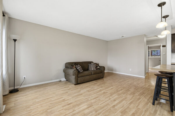 5187 Chute Lake Cres