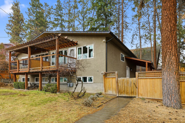 5187 Chute Lake Cres