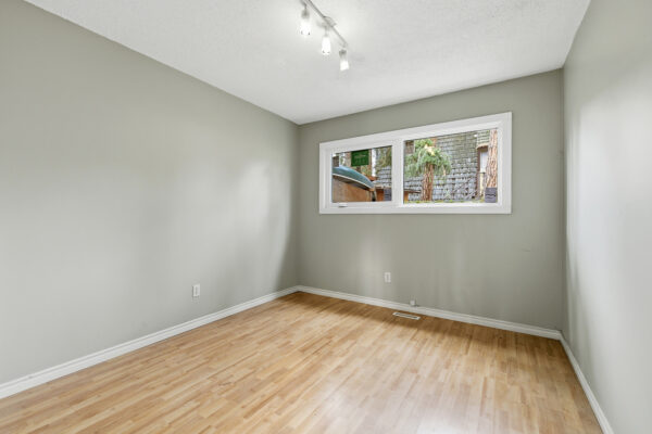 5187 Chute Lake Cres