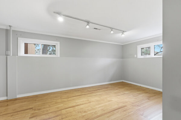 5187 Chute Lake Cres