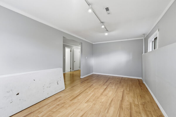 5187 Chute Lake Cres