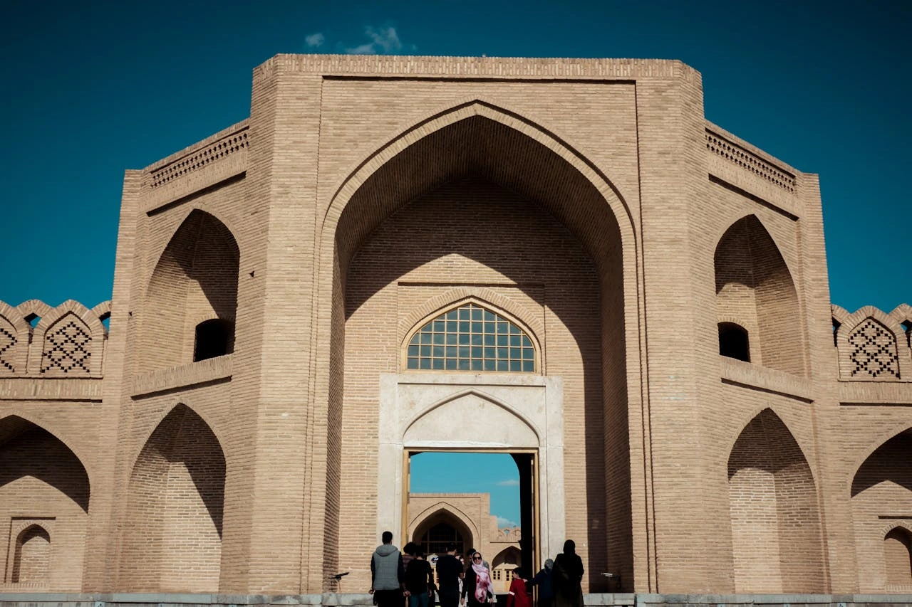 first-time-home-buyer-kelowna-starter-house. Modern starter home in a quiet Kelowna neighborhood, perfect for a first time home buyer.