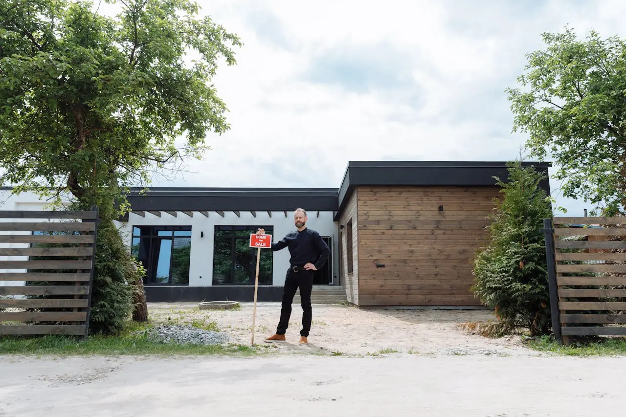 kelowna-property-market-trends-infographic.webp Infographic showing Kelowna real estate market trends and property values